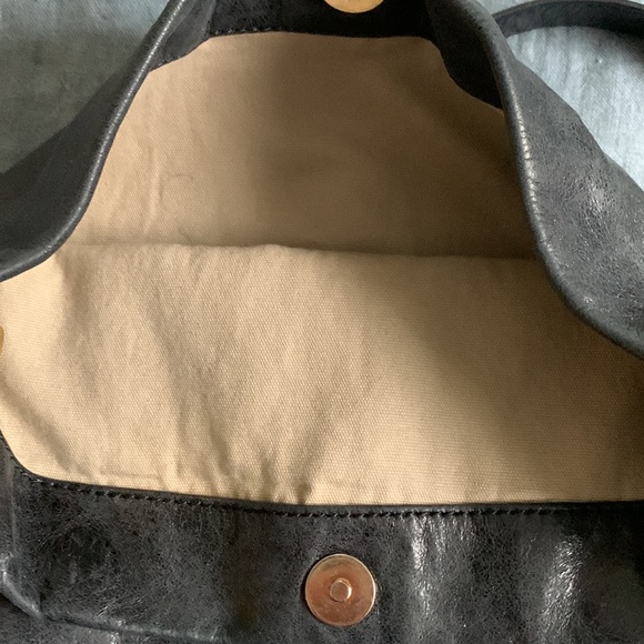 TORY Burch Flopover Black leather Clutch or crossbody Handbag. - Picture 7 of 11